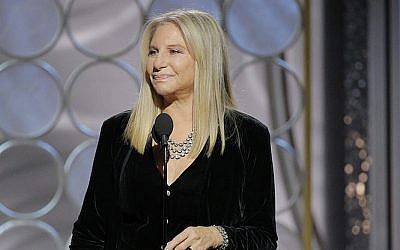 La présentatrice Barbra Streisand durant la 75ème remise annuelle des Golden Globes  au Beverly Hilton Hotel de Beverly Hills, en Californie, le 7 janvier 2018 (Crédit : Paul Drinkwater/NBCUniversal via Getty Images via JTA)