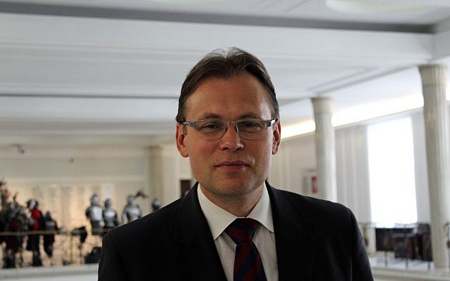 Arkadiusz Mularczyk, député du parti conservateur nationaliste Droit et Justice en Pologne. (Crédit : Lukas Plewnia/CC BY-SA 2.0)