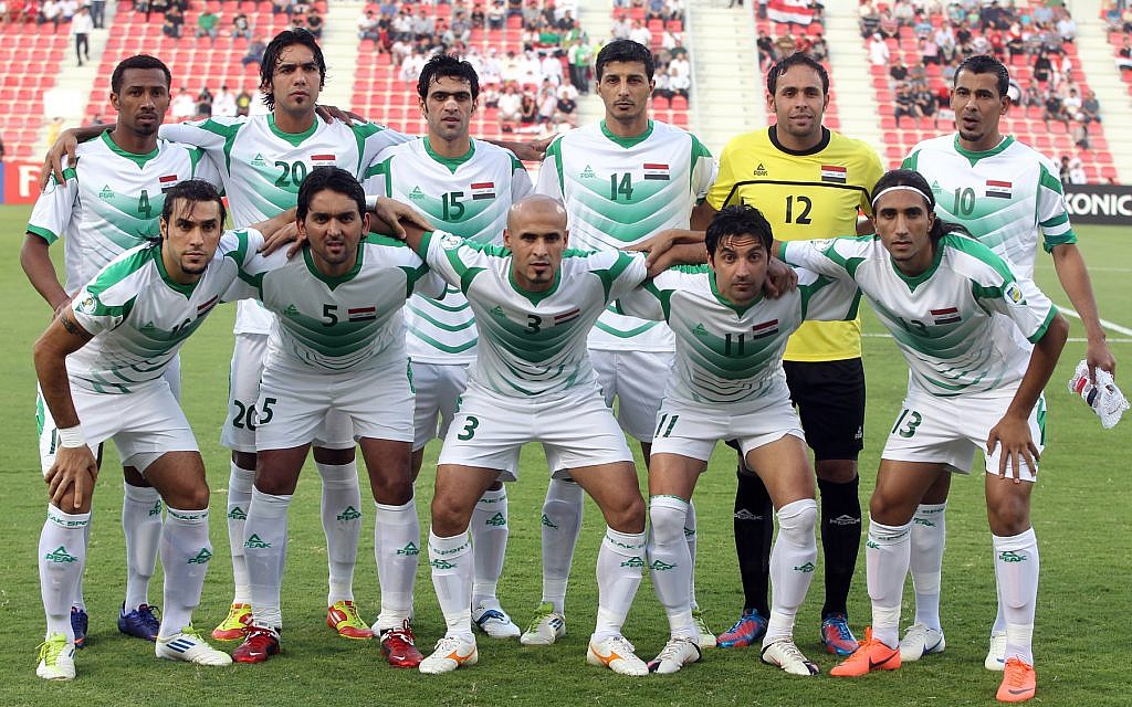Illustration. L'équipe nationale irakienne pose avant son match de qualification à la Coupe du monde 2014 contre Oman, à Doha, en 2012 (Crédit photo : Creative Commons / Wikipedia)