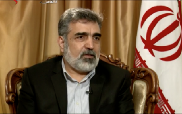 Behrouz Kamalvandi, porte-parole de l'Organisation iranienne de l'énergie atomique, dans une interview avec la chaîne de télévision iranienne de langue arabe al-Alam, le 5 mars 2018. (Capture d'écran)