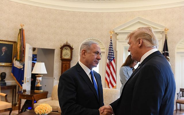 Le Premier ministre Benjamin Netanyahu et le président américain Donald Trump au bureau ovale de la Maison-Blanche, le 5 mars 2018 (Haim Tzach / GPO)