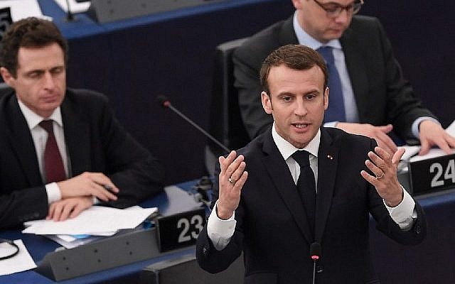Le président français Emmanuel Macron prend la parole devant le Parlement européen le 17 avril 2018 dans la ville de Strasbourg. (Crédit : AFP / Frederick Florin)