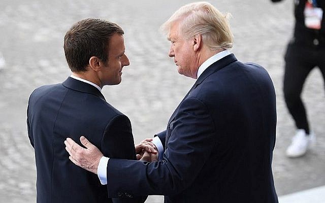 Le président français Emmanuel Macron et son homologue américain Donald Trump après le défilé du 14 juillet 2017 sur les Champs-Elysées à Paris. (Crédit : AFP /Alain Jocard)