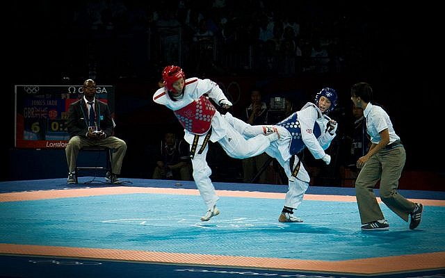 Une athlète galloise de taekwondo et ma médaillée d'or olympique, Jade Jones aux Jeux olympiques de Londres 2012, le 8 Août 2012 (Crédit : Creative Commons Attribution 2.0 Generic/Wikimedia)