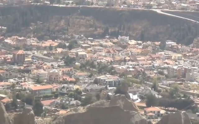 Une vue aérienne de La Paz en Bolivie (Capture d'écran : YouTube)