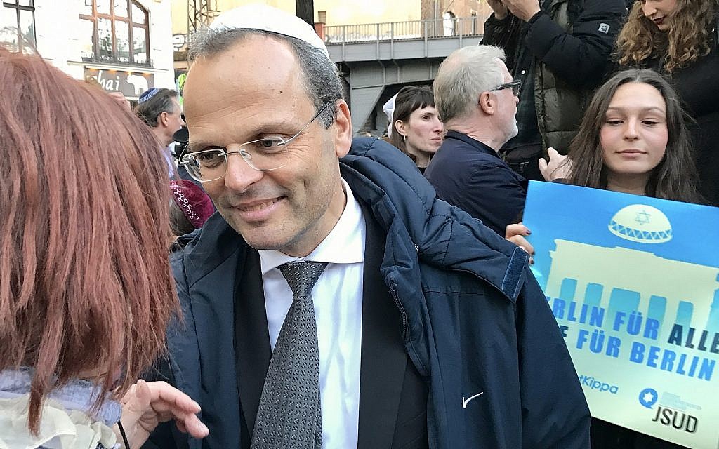 Felix Klein, premier émissaire spécial du gouvernement allemand auprès de la communauté juive, lors de la manifestation "Berlin porte une kippa", le 25 avril 2018. (Avec l'aimable autorisation de BMI)