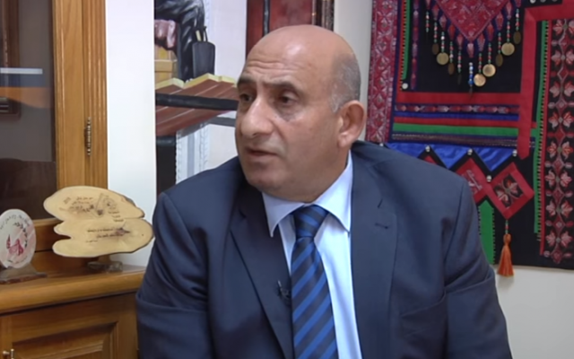 Le maire de Beit Jala, Nicola Khamis. (Capture d'écran : YouTube)
