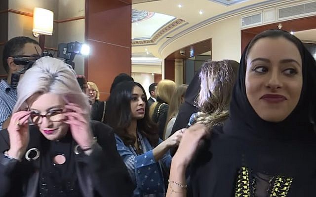 La princesse Noura bent Fayçal Al-Saoud à l'Arab Fashion Week, à Ryad, en avril 2018. (Crédit : capture d'écran YouTube)