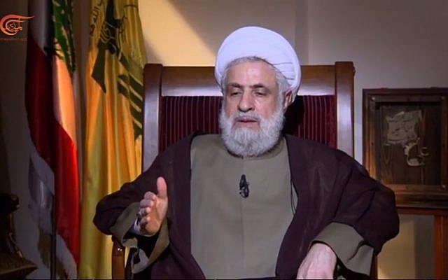 Le vice-président du Hezbollah, le Cheikh Naim Qassem, dans une interview accordée à la chaîne libanaise Al-Mayadeen, le 16 avril 2018 (Capture d'écran : YouTube)