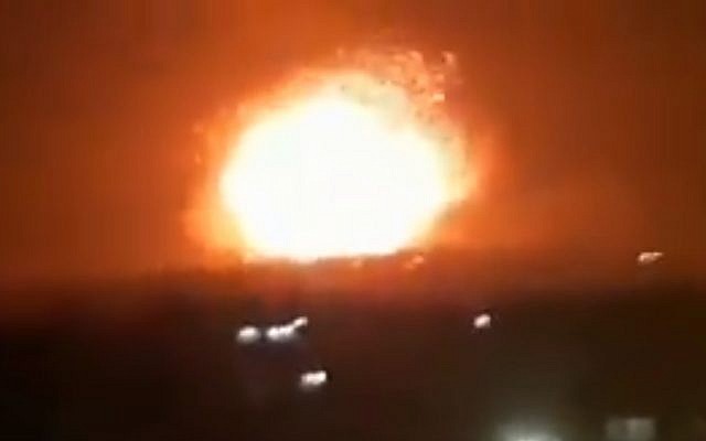 Capture d'écran d'une vidéo censée montrer une attaque de missile en Syrie, le 29 avril 2018. (Twitter)