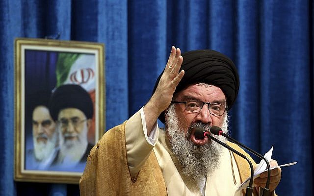 Le haut dignitaire iranien Ahmad Khatami prononce son sermon lors de la cérémonie de prière du vendredi à Téhéran, en Iran, le 5 janvier 2018. (AP Photo / Ebrahim Noroozi)