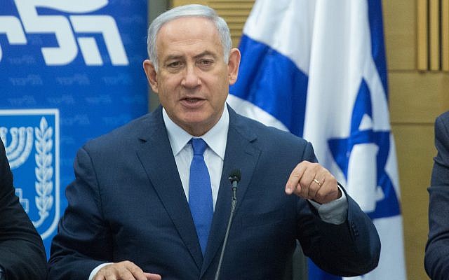 Le Premier ministre Benjamin Netanyahu dirige une réunion de la faction du Likud à la Knesset le 21 mai 2018. (Crédit : Miriam Alster/Flash90)