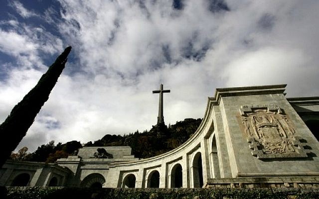 Photo prise le 11 novembre 2005 du monument Valle de los Caidos à la mémoire des combattants du dictateur Franco, en périphérie de Madrid. (Crédit : AFP / Philippe DESMAZES)