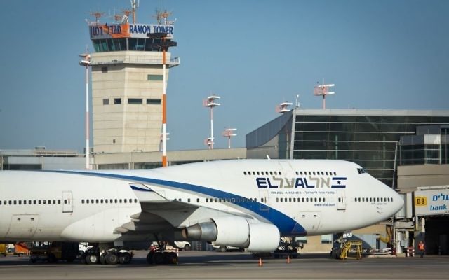 Un avion El Al sur le tarmac de l'aéroport international Ben Gurion. 26 février 2015. (Moshe Shai/FLASH90)
