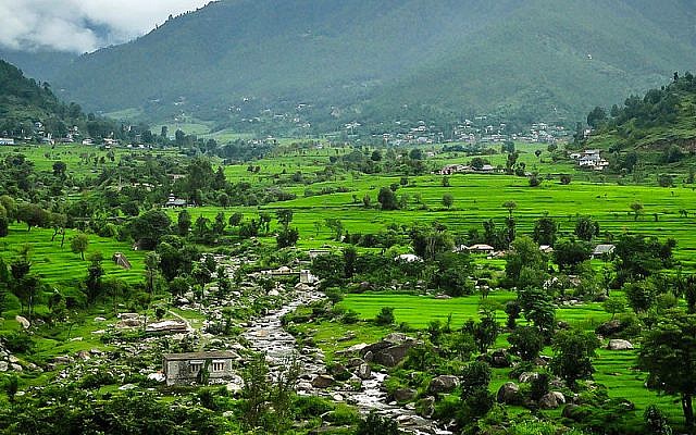 Vallée entre Shimla et Mandi dans la région de Himachal Pradesh dans le nord de l'Inde (Wikipedia cc-by-2.0.)