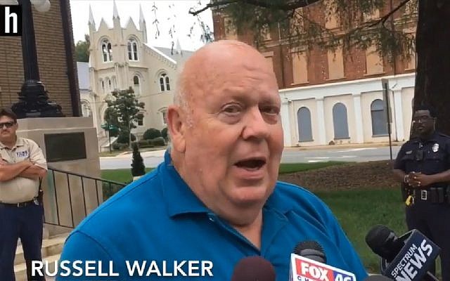 Russell Walker, candidat républicain en Caroline du Nord, a écrit sur son site web que Dieu est un "raciste suprémaciste blanc" et que le peuple juif est satanique. (Capture d'écran : News & Observer de Raleigh)