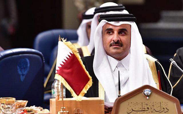 L'émir qatarien Sheikh Tamim bin Hamad al-Thani participe au sommet du Conseil de coopération du Golfe (CCG) au palais Bayan à Koweït City le 5 décembre 2017. (GIUSEPPE CACACE/AFP/Getty Images)