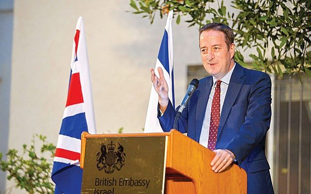 L'ambassadeur britannique en Israël David Quarrey lors d'un évènement organisé par le Jewish News, le 10 mai 2018 (Crédit : Yossi Zeligar/Nikoart, via UK Jewish News)