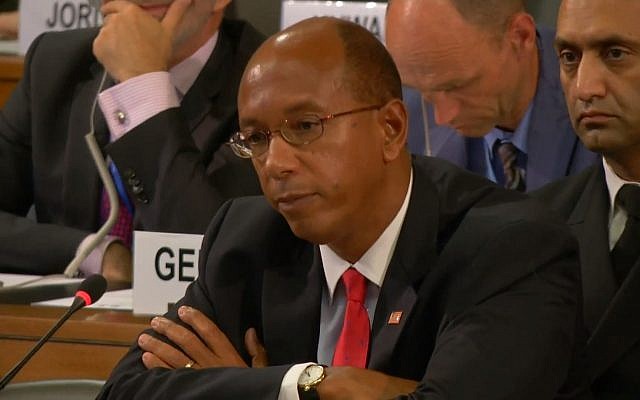 L'ambassadeur américain Robert Wood à la Conférence pour le désarmement à Genève. (Crédit : capture d'écran Youtube)