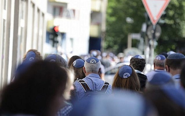 La Marche de la Kippa à Berlin, en solidarité aux Juifs allemands, le 15 juillet 2018. (Crédit : JFNA Marketing via JTA)