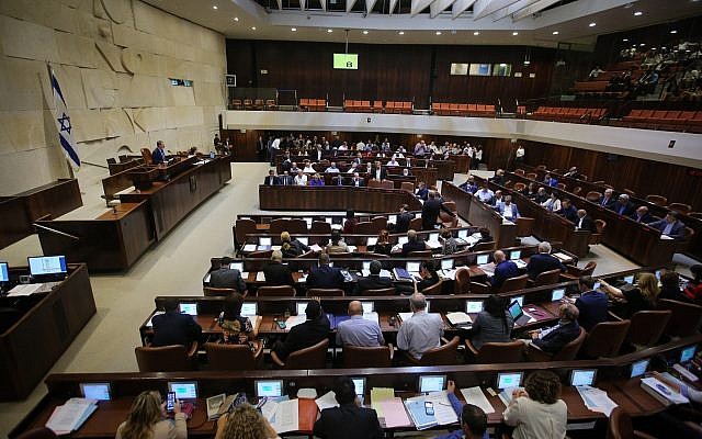 Une séance plénière dans la salle de réunion de la Knesset, le 2 juillet 2018 (Flash90)