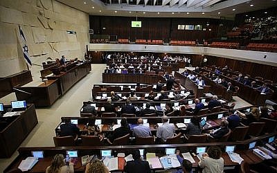 Une séance plénière dans la salle de réunion du Parlement israélien, le 2 juillet 2018 (Flash90)