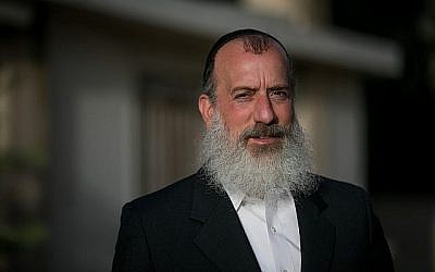 Le maire adjoint de Jérusalem et candidat à la mairie Yossi Deitch aperçu avant une réunion à Jérusalem le 24 juillet 2018. (Yonatan Sindel/Flash90)