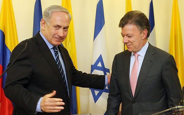Le Premier ministre Benjamin Netanyahu (G) avec le président colombien Juan Manuel Santos lors d'une conférence de presse à Jérusalem le 11 juin 2013. (Marc Israel Sellem/Pool/Flash90)