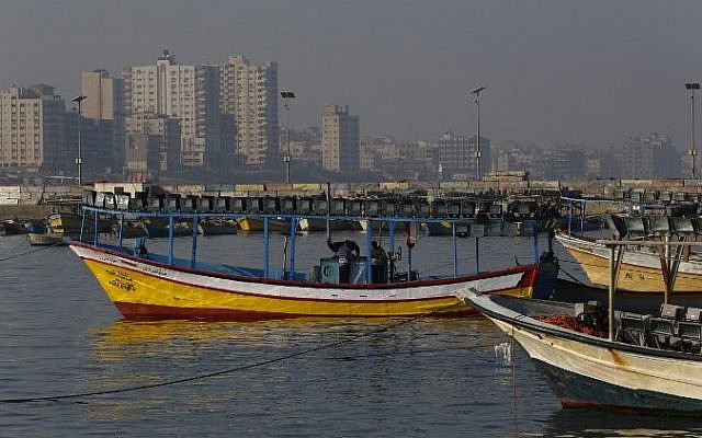 Photo d'illustration. Des bateaux de pêche palestiniens à Gaza City, le 1er avril 2018 (Crédit : AFP/Mohammed Abed)