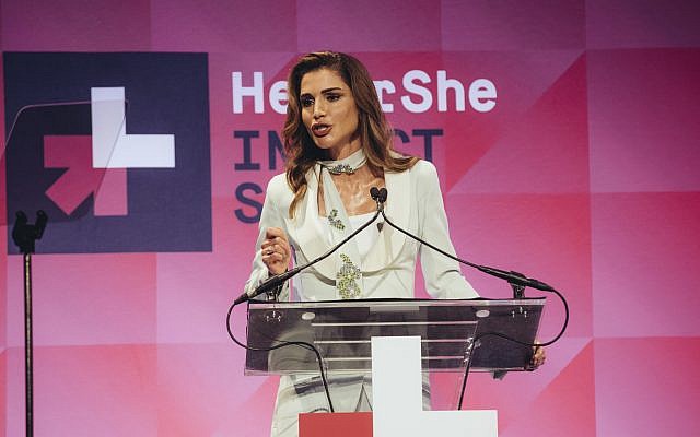 Rania Al-Abdullah, reine de Jordanie, lors de son intervention au sommet HeForShe IMPACT, organisé en marge de la 73e séance de l’Assemblée générale de l'ONU (Crédit : Charlotte Hallqvist / HeForShe)