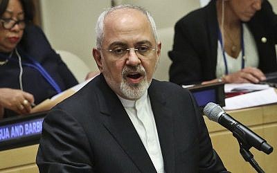 Le ministre des affaires étrangères iranien  Mohammad Javad Zarif durant une réunion de promotion de l'élimination des armes nucléaires pendant l'Assemblée générale des Nations unies, le mercredi 26 septembre 2018 au siège de l'ONU (Crédit : AP Photo/Bebeto Matthews)