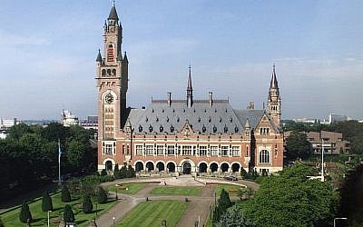 Le Palais de la paix de La Haye, siège de la Cour internationale de justice. (Crédit : Domaine public/Wikipedia)