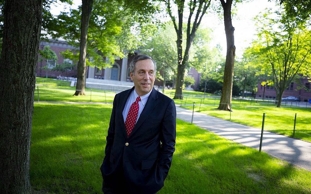 Lawrence Bacow, 29e président de l'université d'Harvard, en juillet 2018. (Crédit : Rose Lincoln/Harvard Staff Photographer, via JTA)