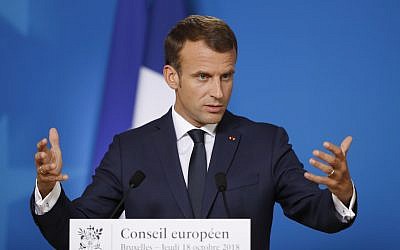 Le président français Emmanuel Macron s'exprime lors d'une conférence de presse lors d'un sommet européen à Bruxelles, le jeudi 18 octobre 2018. (Crédit : AP / Alastair Grant)