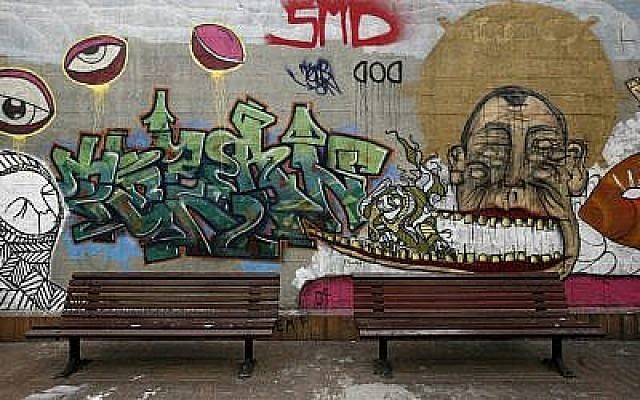 Graffiti sur un mur dans le quartier Florentine de Tel Aviv, le 17 mars 2008. (Crédit : Miriam Alster/Flash90)