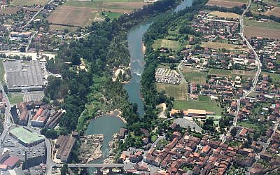Vue aérienne d'Arthès dans le Tarn (Crédit: Duch.seb/Wikimedia Commons)