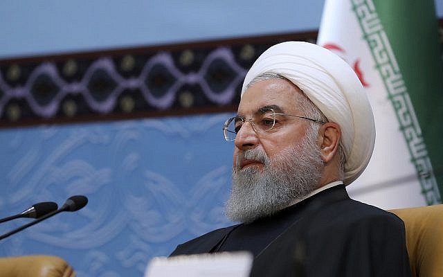 Sur cette photo publiée sur le site officiel du bureau de la présidence iranienne, le président Hassan Rouhani assiste à une conférence annuelle sur l'unité islamique à Téhéran, Iran, le 24 novembre 2018. (Crédit : bureau de la présidence iranienne via AP)