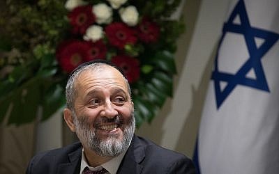 Le ministre de l'Intérieur, Aryeh Deri, assiste à une cérémonie de prestation de serment pour le Conseil rabbinique à la résidence du Président à Jérusalem, le 24 octobre 2018. (Yonatan Sindel/Flash90)