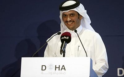 Le ministre qatari des Affaires étrangères, cheikh Mohammed ben Abderrahmane Al-Thani lors d'une conférence de deux jours, le Doha Forum, le 16 décembre 2018. (Crédit : KARIM JAAFAR / AFP)