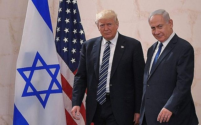 Le président américain Donald Trump (à gauche) avec le Premier ministre israélien Benjamin Netanyahu au Musée d'Israël à Jérusalem, le 23 mai 2017. (Mandel Ngan/AFP/Getty Images via JTA)