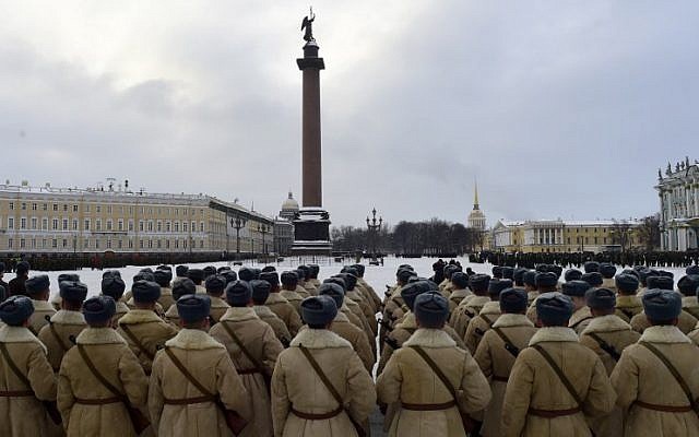 La Parade militaire russe à l'occasion du 75e anniversaire de la fin de du siège de Léningrad, à Saint Petersbourg, lme 27 janvier 2019. (Crédit : OLGA MALTSEVA / AFP)