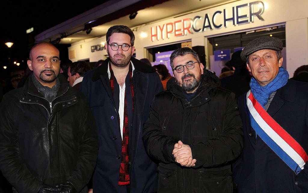 De gauche à droite : Dominique Sopo, Sacha Ghozlan, Mohamed Sifaoui et le sénateur David Assouline assistent à la commémoration annuelle des victimes de l'attentat jihadiste de 2015 au magasin Hyper Cacher à Paris le 9 janvier 2019. (Alain Azria)