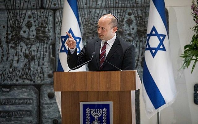 Le ministre de l'Education Naftali Bennett durant la cérémonie annonçant les lauréats de la fondation Wolf à la résidence du président à Jérusalem, le 16 janvier 2019 (Crédit : Yonatan Sindel/Flash90)