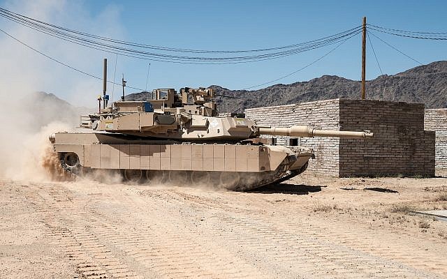 Un char Abrams américain équipé du système de défense active TROPHY développé par Israël, qui protège le véhicule blindé des attaques de roquettes et de missiles, sur une photographie non datée. (Leonardo DRS et Rafael Advanced Defense Systems Ltd.)