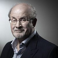 Le romancier et essayiste américain
Salman Rushdie, à Paris en 2018. (Crédit : JOEL SAGET / AFP)