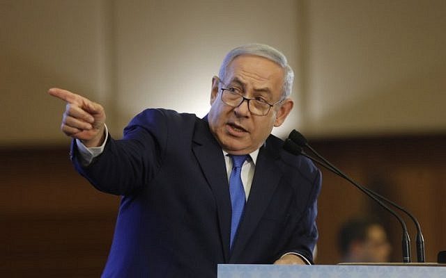 Le Premier ministre Benjamin Netanyahu s'exprime lors d'une conférence des présidents des principales organisations juives américaines, à Jérusalem, le 18 février 2019. (MENAHEM KAHANA / AFP)