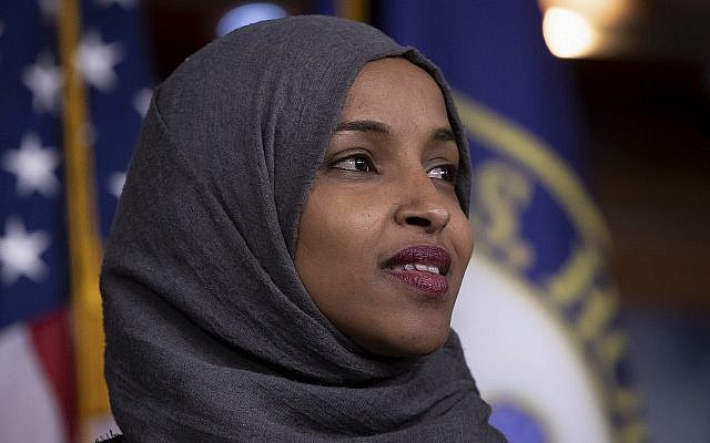 La représentante Ilhan Omar, démocrate du Minnesota à Washington, le 30 novembre 2018 (Crédit : AP Photo/J. Scott Applewhite)