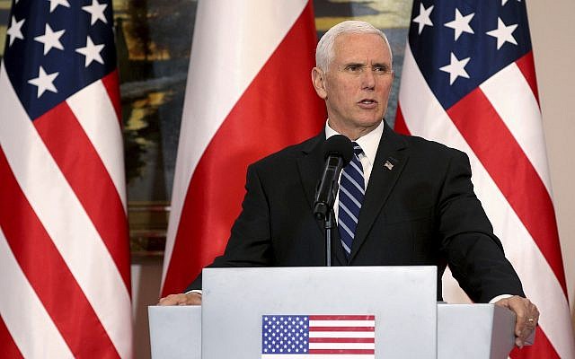 Le vice-président américain Mike Pence s'exprime lors d'une déclaration conjointe dans le cadre d'une réunion avec le président polonais Andrzej Duda au palais du Belvédère à Varsovie, Pologne, le 13 février 2019. (AP Photo/Michael Sohn)