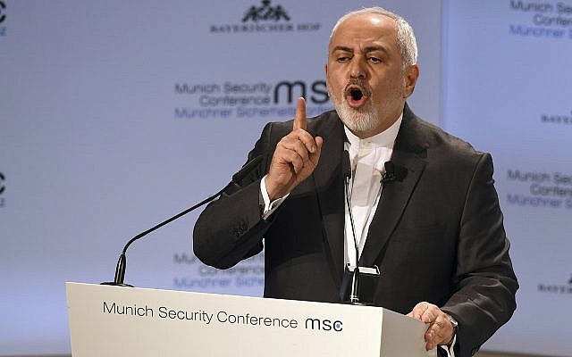 Le ministre iranien des Affaires étrangères, Mohammad Javad Zarif, prononce une allocution lors de la Conférence de Munich sur la sécurité à Munich, en Allemagne, le 17 février 2019. (AP Photo/Kerstin Joensson)