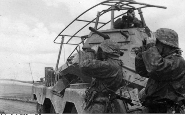 Les soldats de la division SS Viking avancent en Union soviétique pendant l'Opération Barbarossa menée par l'Allemagne nazie en 1941. (Crédit : (Wikipedia/Bundesarchiv/Hummel/CC BY-SA)